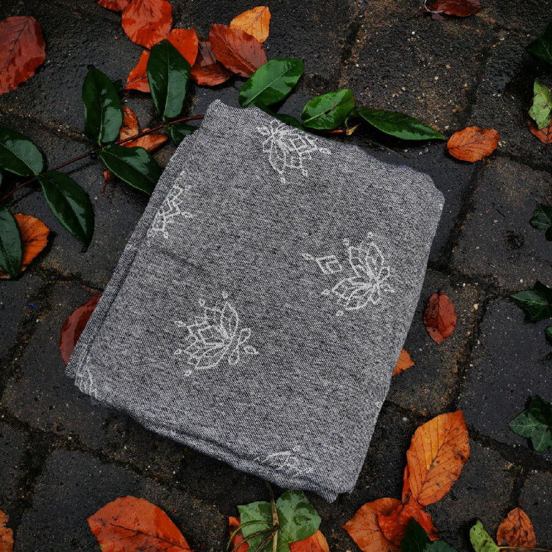 Solnce Lotus Fog scarf | Luxury Woven Wrap